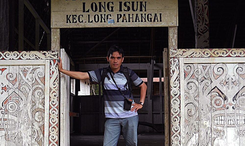 Asman Azis ketika melakukan riset untuk tesis S2, di Lung Anai, Kaltim. Photo dok pribadi.