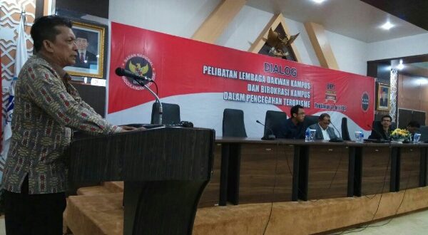 Dr H Wasian Syaifudin MS, selaku Ketua Pusat MWKU mewakili Rektor Untan membuka kegiatan dialog di Gedung Rektorat, Sabtu 22/07/17