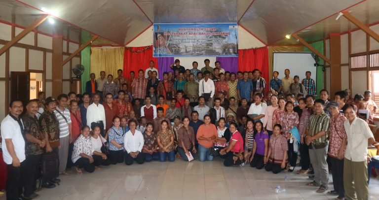 Peserta Mubes Masyarakat Adat Banua Samanakng-Kualatn yang dilaksanakan di Balai Semandang, Kecamatan Simpang Hulu 26 Mei 2017. Foto L.Tatang