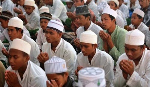 santri doa solopos1