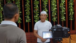 Recording bersama Hidayat, tokoh masyarakat Badau.