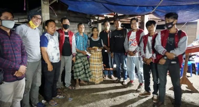 Tim Pencari Fakta AMSI menemui orang tua korban. Foto Sulawesion.com