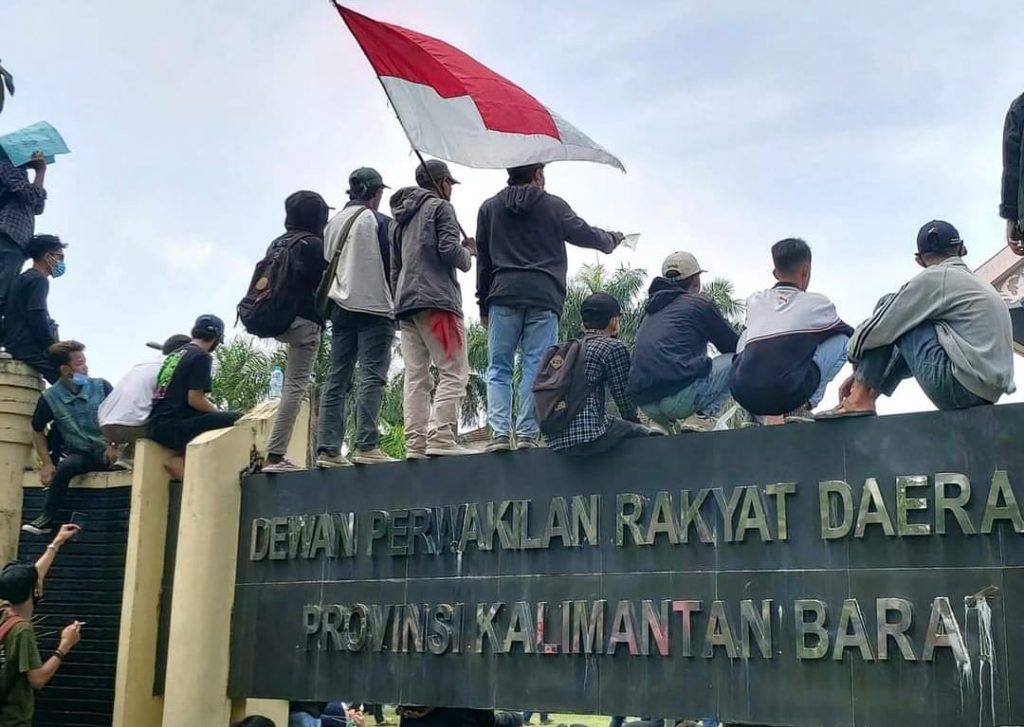 aksi demo dprd prov kalbar