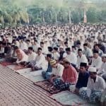 Foto Jemaah Idul Fitri di Plaza Mesjid Raya Mujahidin era 1990 an
