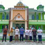 Foto tim Kanwil Kemenag Provinsi Kalimantan Barat dan BWI serta nazir plus Dewan Kemakmuran Mesjid Sirajul Islam Jumat 27.11.20 Ashar