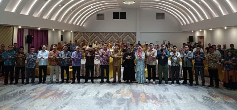 Sukses Seminar Nasional KDEKS