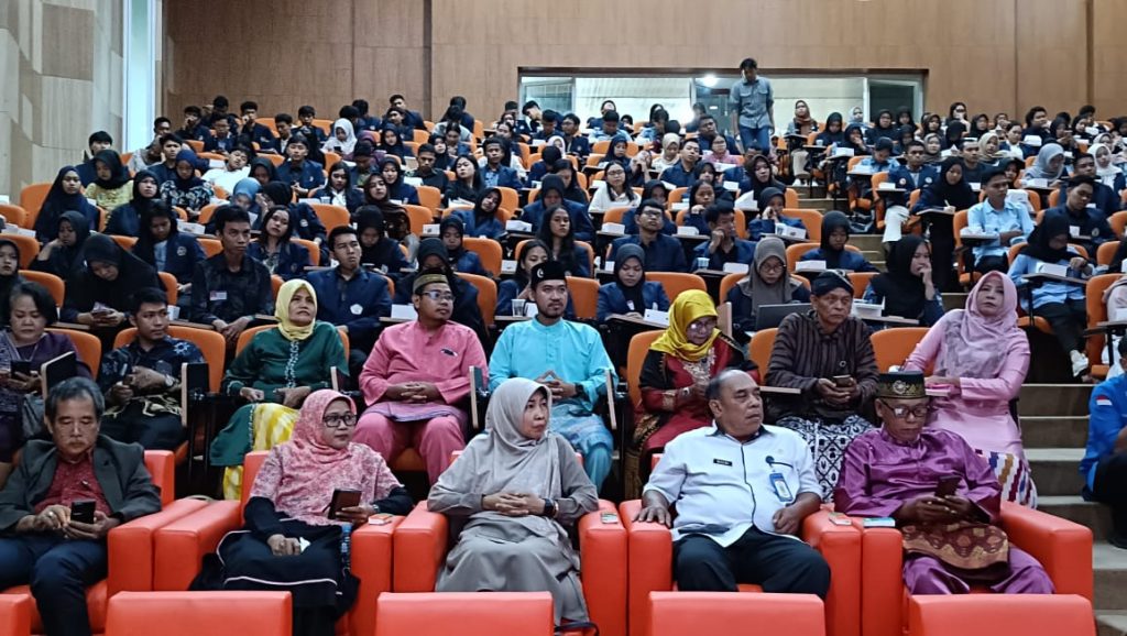 Seminar dan pertunjukan pantun Indonesia Malaysia