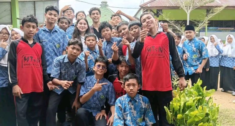 Respon Viral Pertukaran Pelajar AS Italia di Sambas Singkawang Pontianak.1