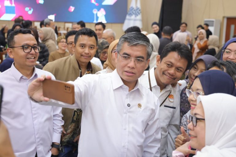 Kemnaker Yassierli Gandeng TikTok