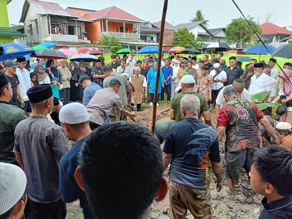 Ribuan Mengantar Prof Thamrin ke Peristirahatan Terakhir.3