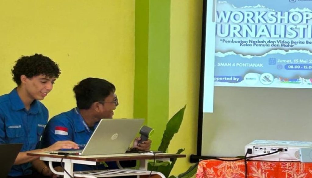 Komunitas Pers Sekolah Terbaik Indonesia--Tetra--Padukan Paduan Suara "Koor" Pantun, Puisi, dan Tari 3 Komunitas Pers Sekolah Terbaik Indonesia Tetra Padukan Paduan Suara Koor Pantun Puisi dan Tari