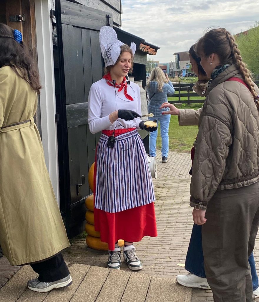 Mencicipi Keju Holland di Zaanse Schans Amsterdam.1