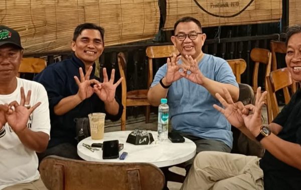 Diskusi Pantun Diskusi Politik